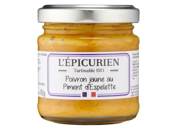 légumes à dipper dans des poivrons jaunes